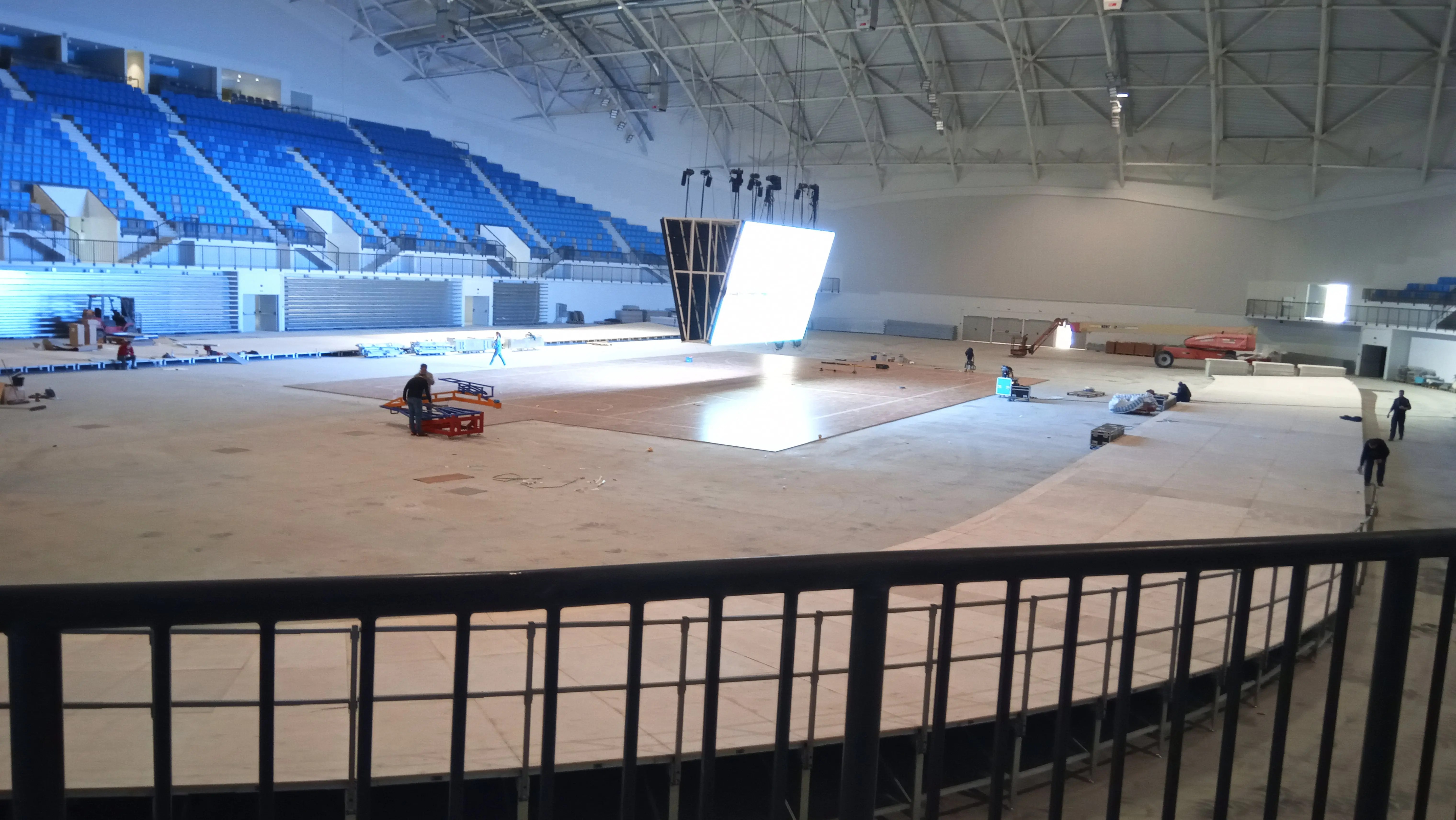 Тестово захранване на цифров дисплей готов за монтаж в зала Арена Бургас