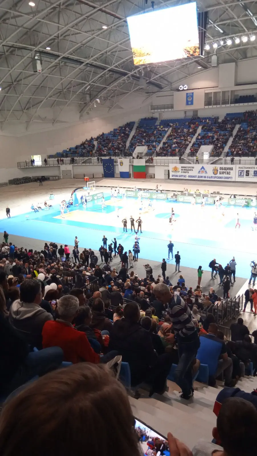 Мултимедийният екран в зала Арена Бургас по време на експлоатация