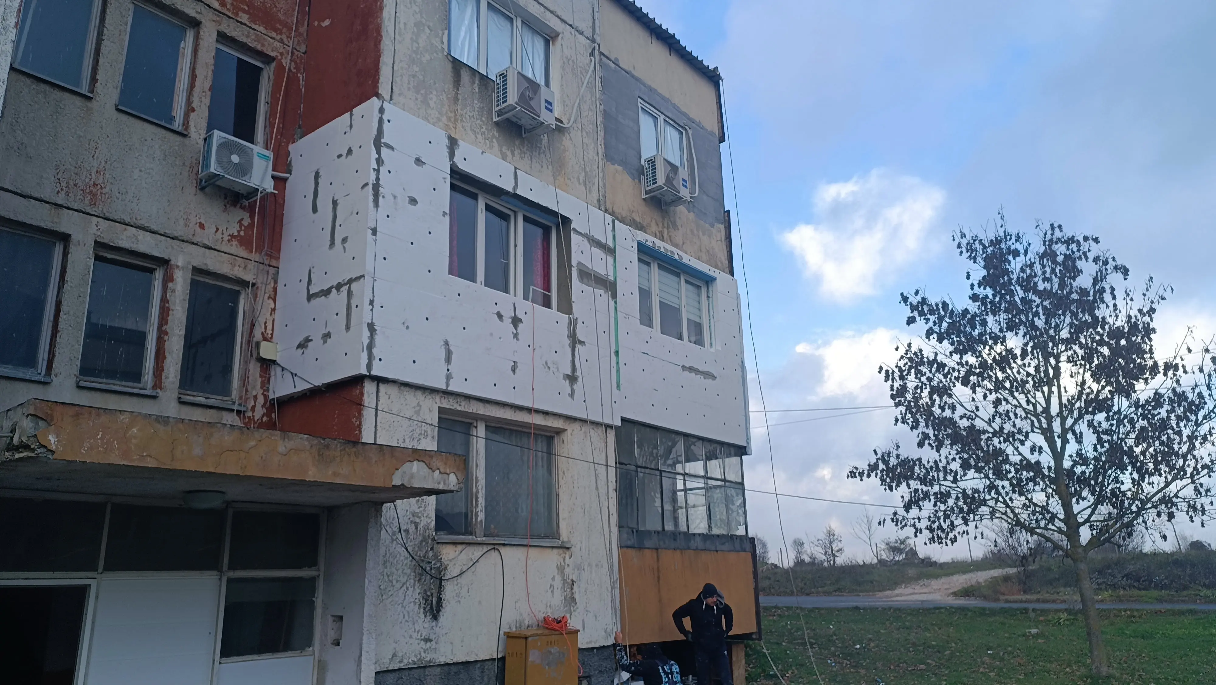 Положени топлоизолационни плочи с висока плътност на апартамент в Малко Търново