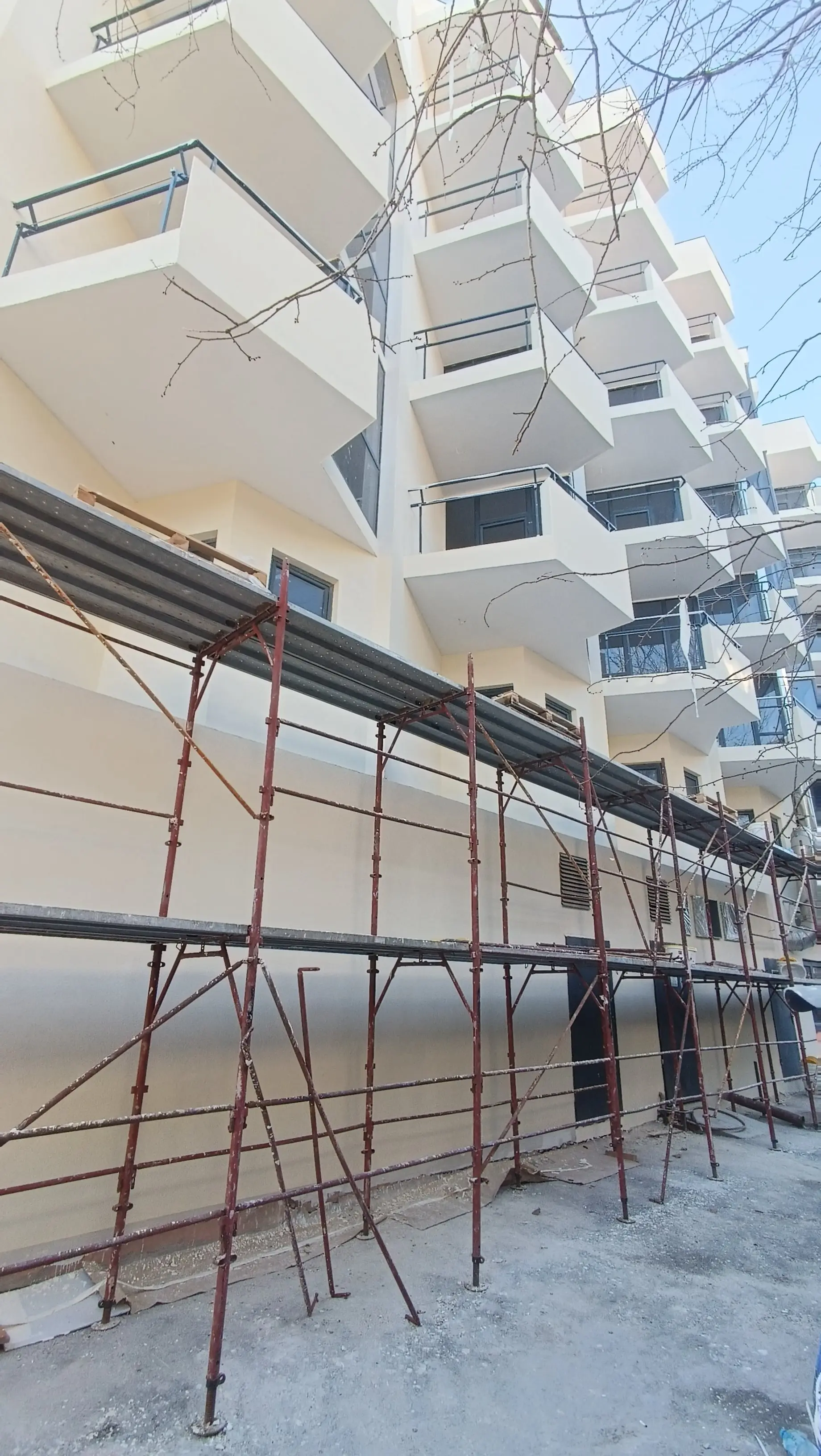 Обновяване на фасада на хотел Зенит, ремонт от скеле