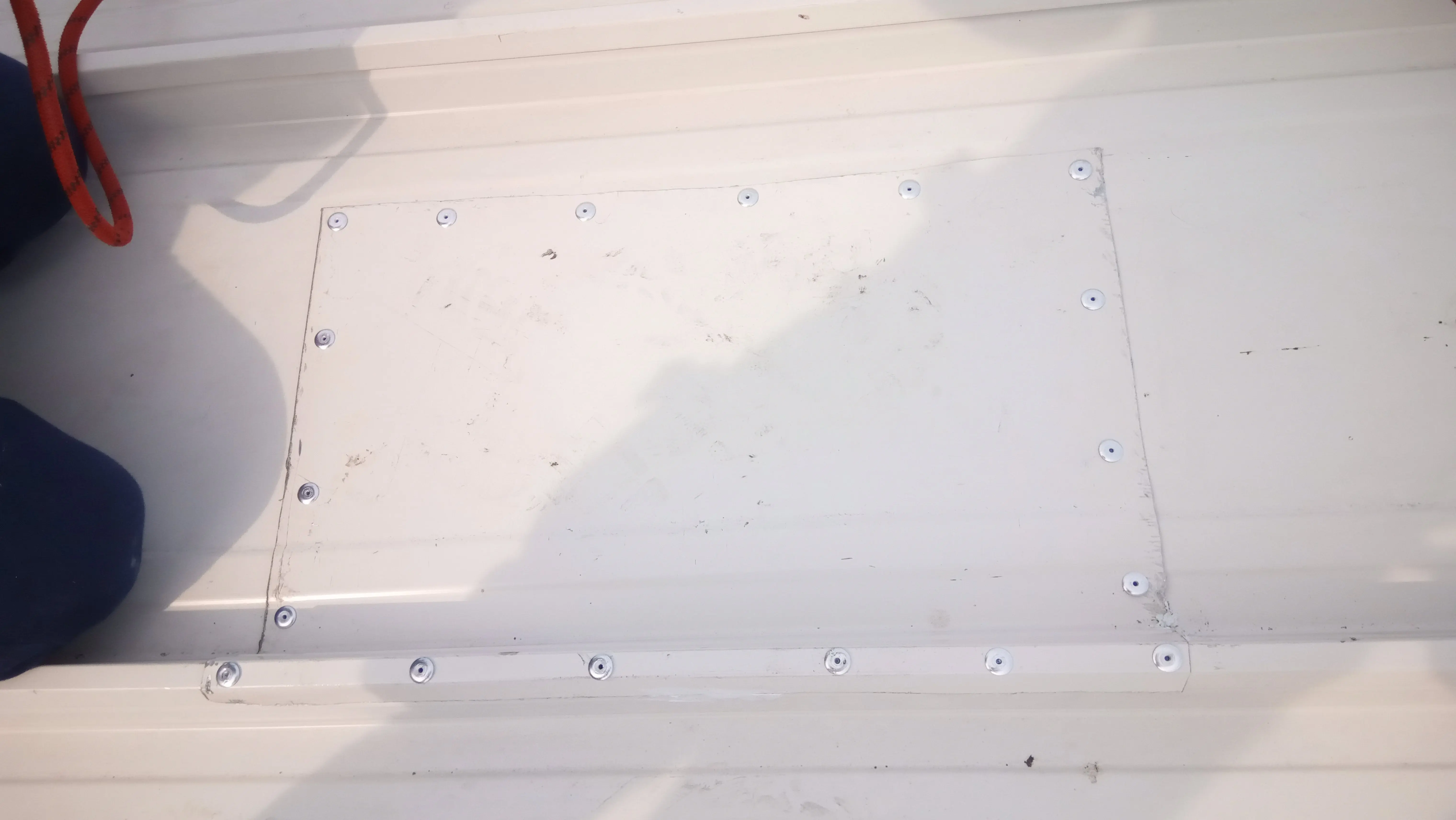 Поправка на щети от буря нанесла повреди по покрова на зала Арена Бургас